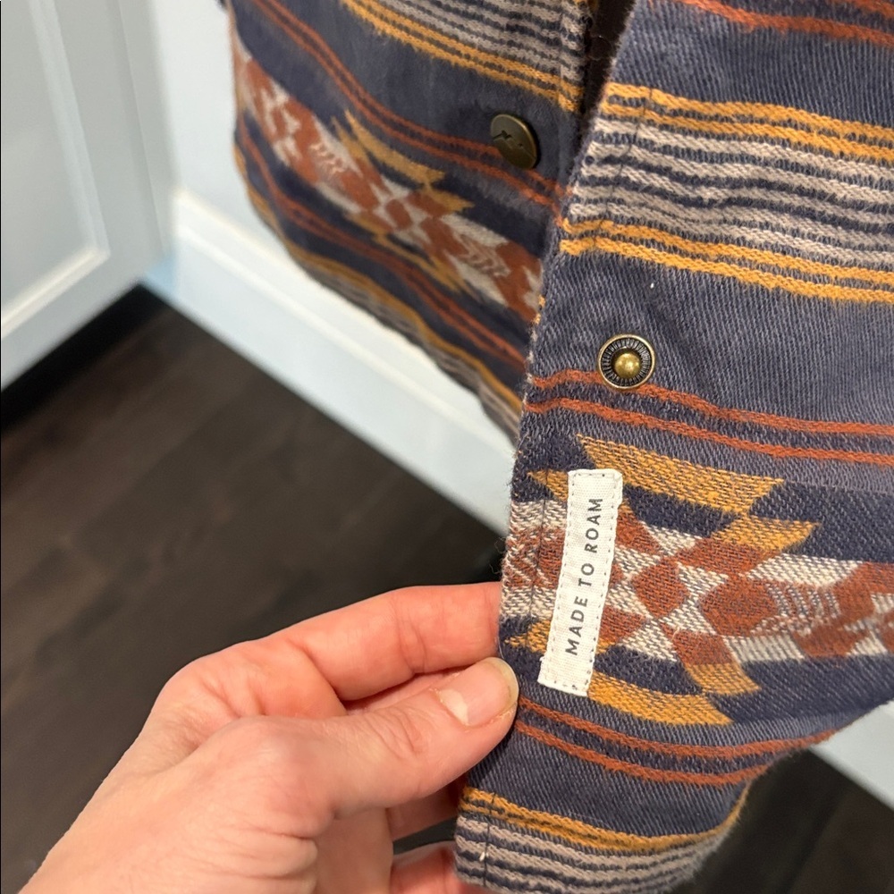 Passenger Brown Blue Aztec Shirt Jacket Snap Front Shacket Size Large - Picture 9 of 15